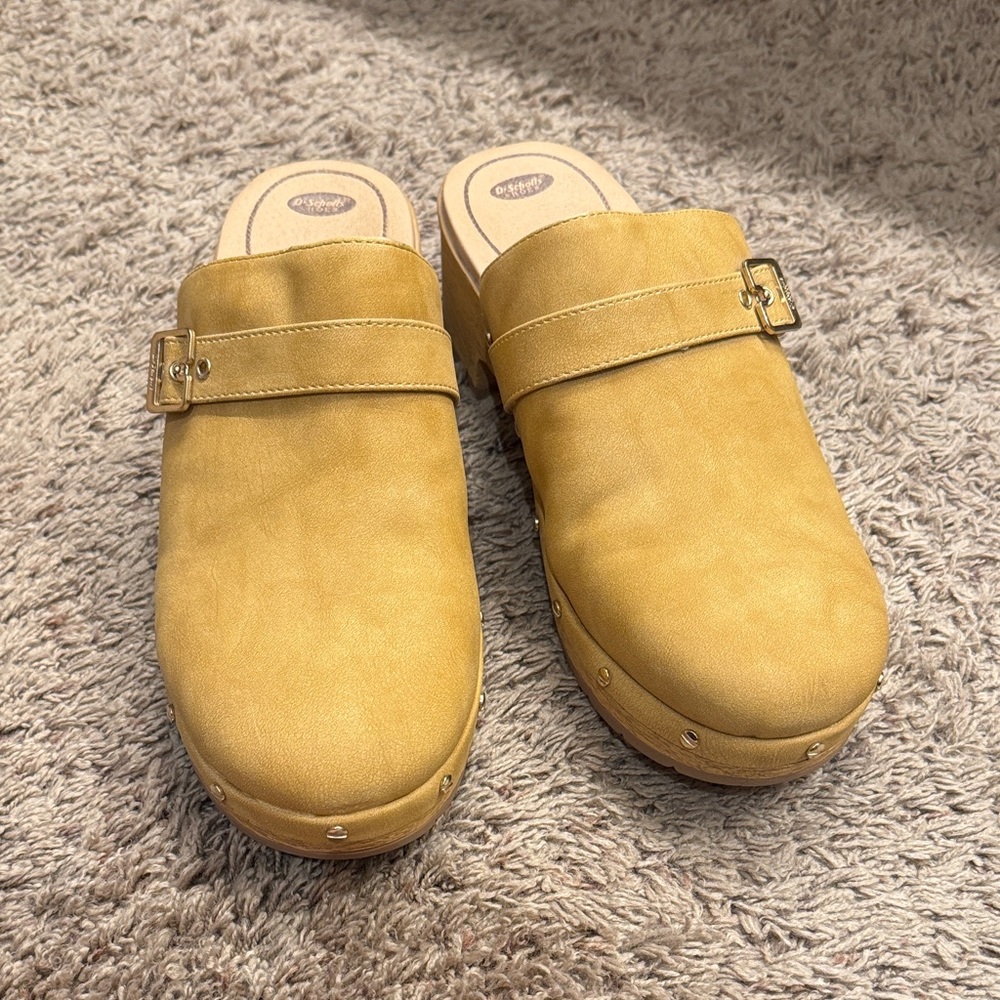 Dr. Scholl’s Throwback Platform Clogs with Buckle Detail